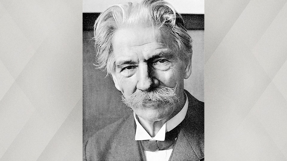 Die undatierte Fotografie zeigt den elsässischen evangelischen Theologen, Musiker und Arzt Albert Schweitzer (1875-1965)