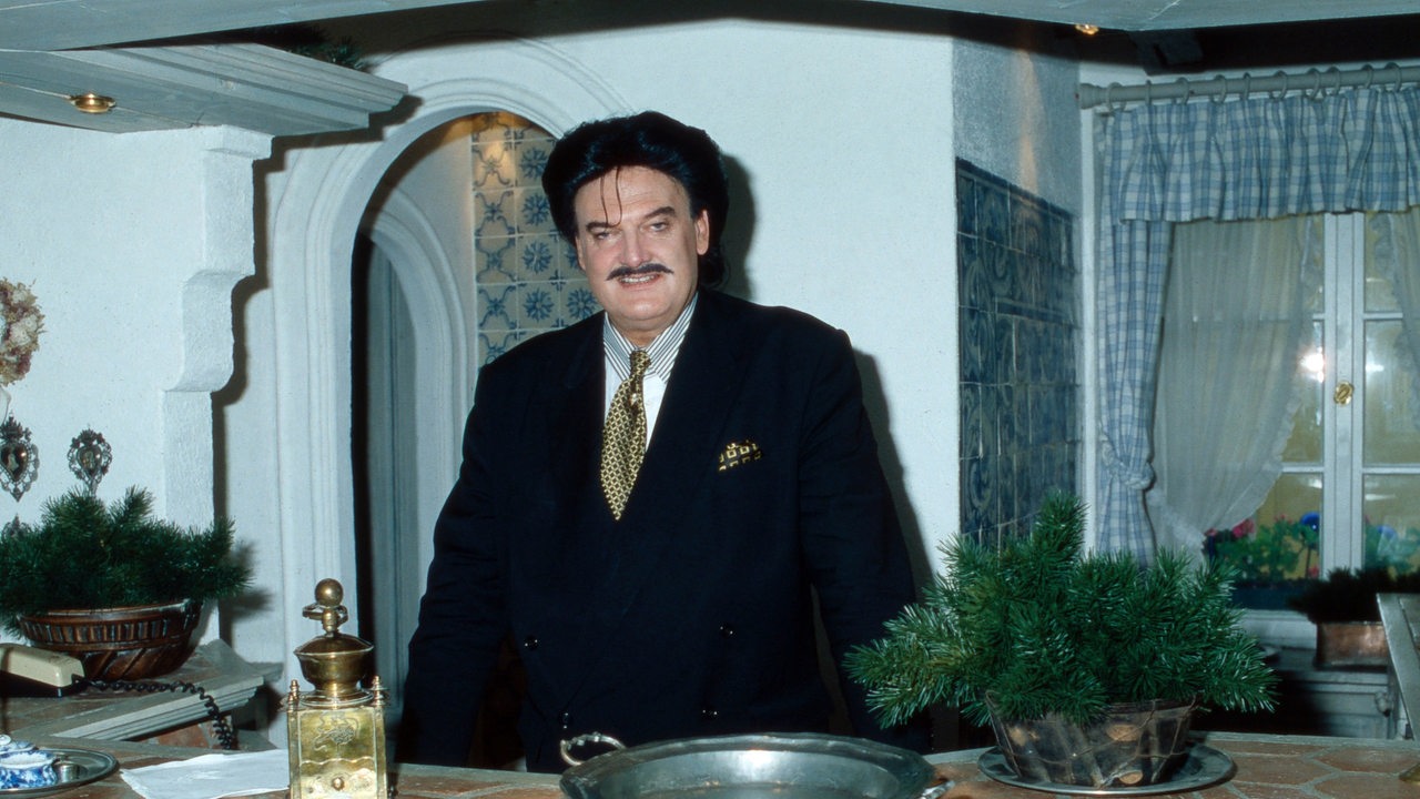 Modedesigner Rudolph Moshammer in seinen Privaträumen in München 1996 (Archivbild)