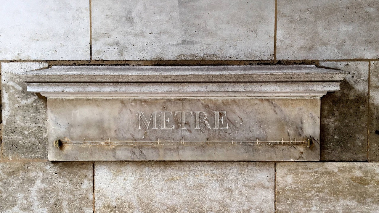 Das Standard-Meter in der Rue de Vaugirard, Paris (Marmor).