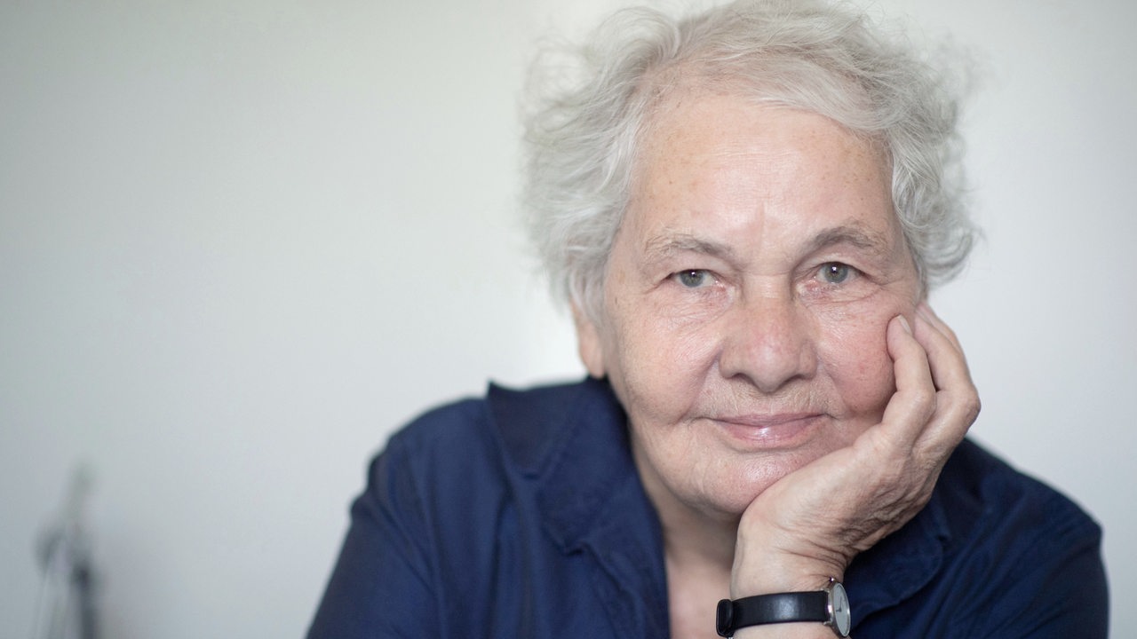 Christiane Nüsslein-Volhard, Biochemikerin und Medizinnobelpreisträgerin, sitzt in ihrem Büro im Max-Planck-Institut für Entwicklungsbiologie.