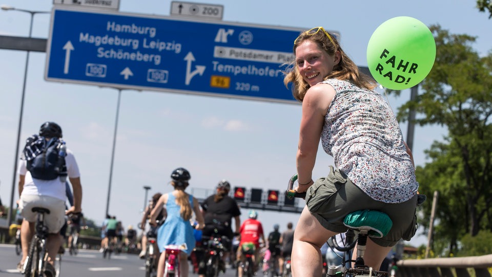 Fahrraddemonstration auf der Autobahn in Berlin vom ADFC 2019