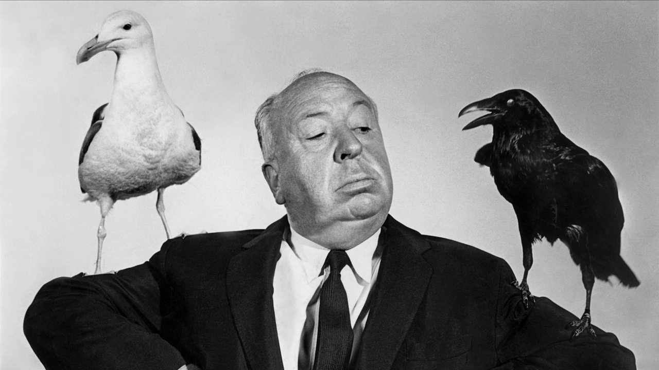 Alfred Hitchcock mit einer Möwe und einem Raben auf den Schultern 1963