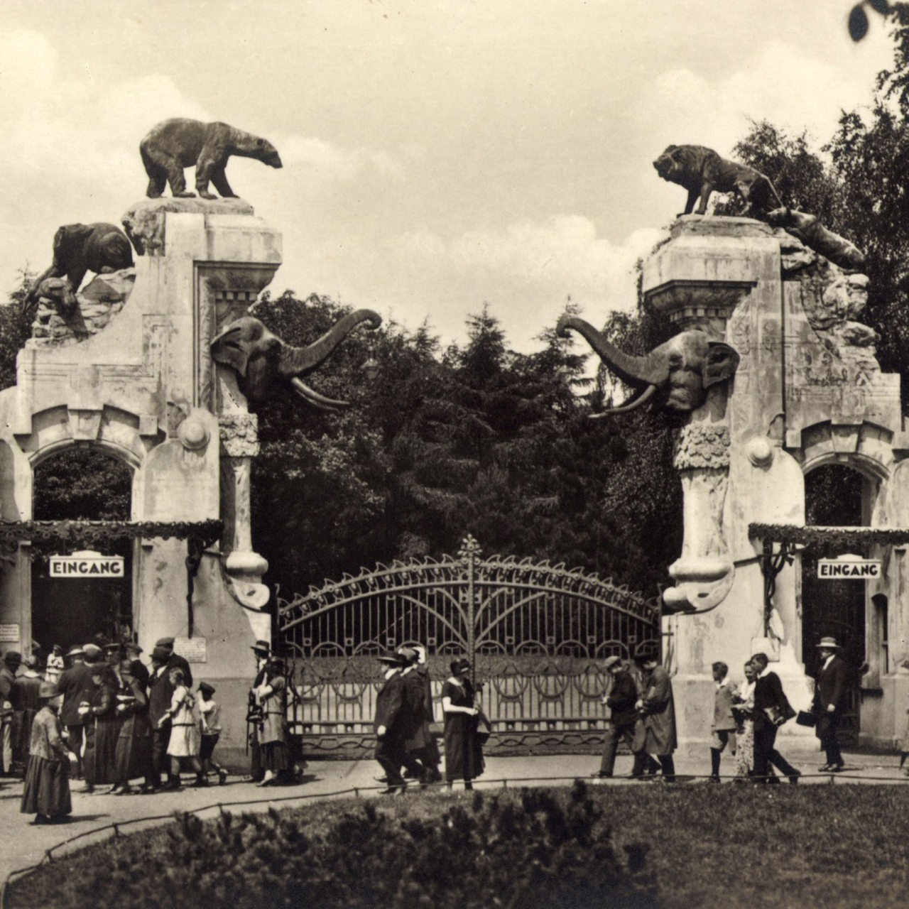 Haupteingang von Hagenbecks Tierpark in Hamburg Eimsbüttel 1934