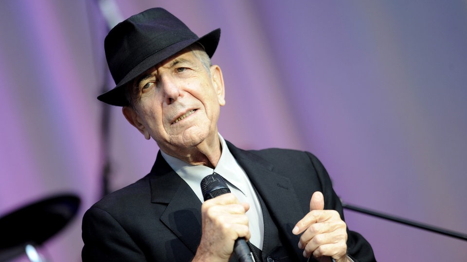 Porträt von Leonard Cohen 2010 auf der Bühne