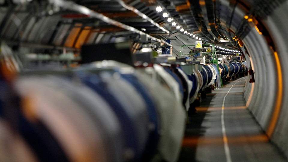 Blick ins Innere des Teilchenbeschleunigers CERN in der Schweiz